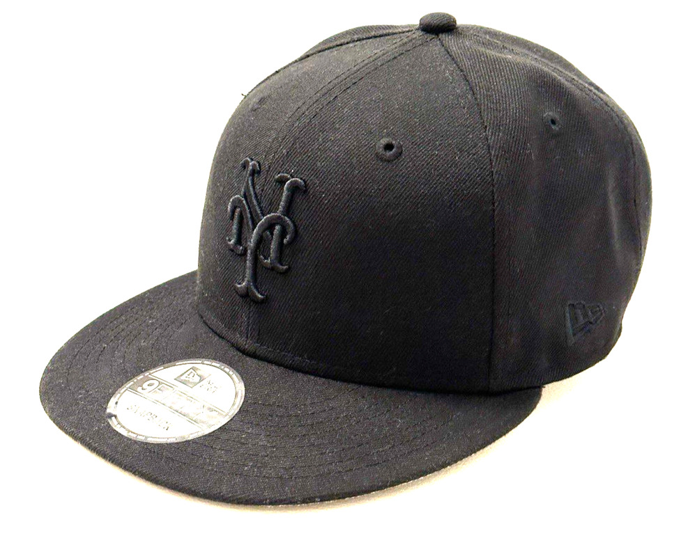 New Era New York Mets Black On Black 9FIFTY Snapback Hat Adjustable Gray UV.